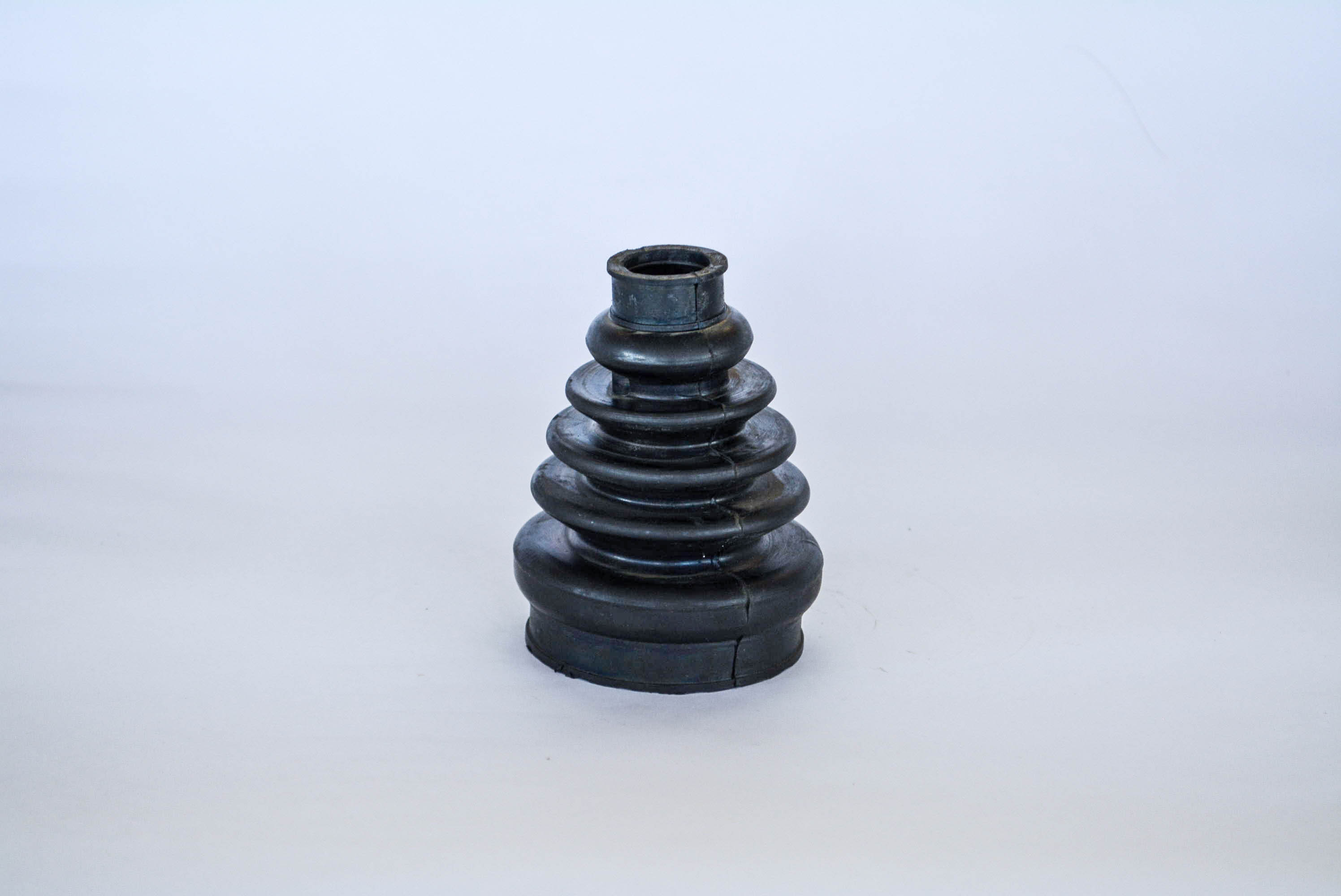 LADO CAJA IZQUIERDO DERECHO GOLF, JETTA A4, BEATTLE STANDARD. 98-05 | FEREL | SUSPENSION | SUSPENSION | MACHETA CUBRE POLVO